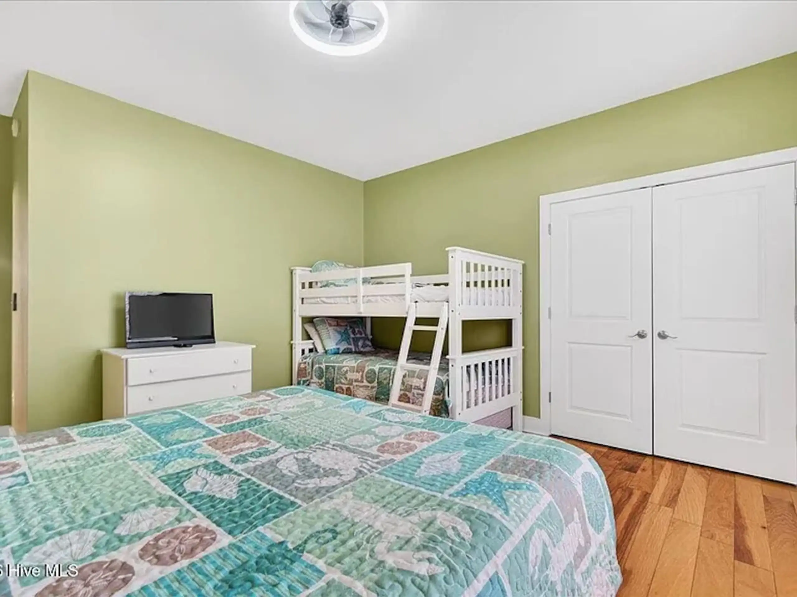 Bedroom with bunk bed and double bed